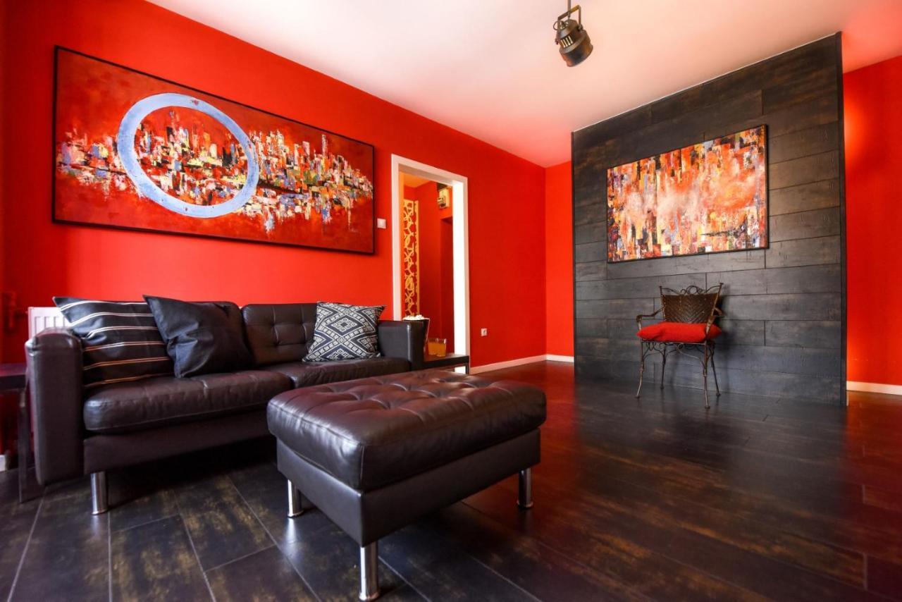 Downtown Oasis: Central Apartments With Cozy Charm Bucharest Exterior photo