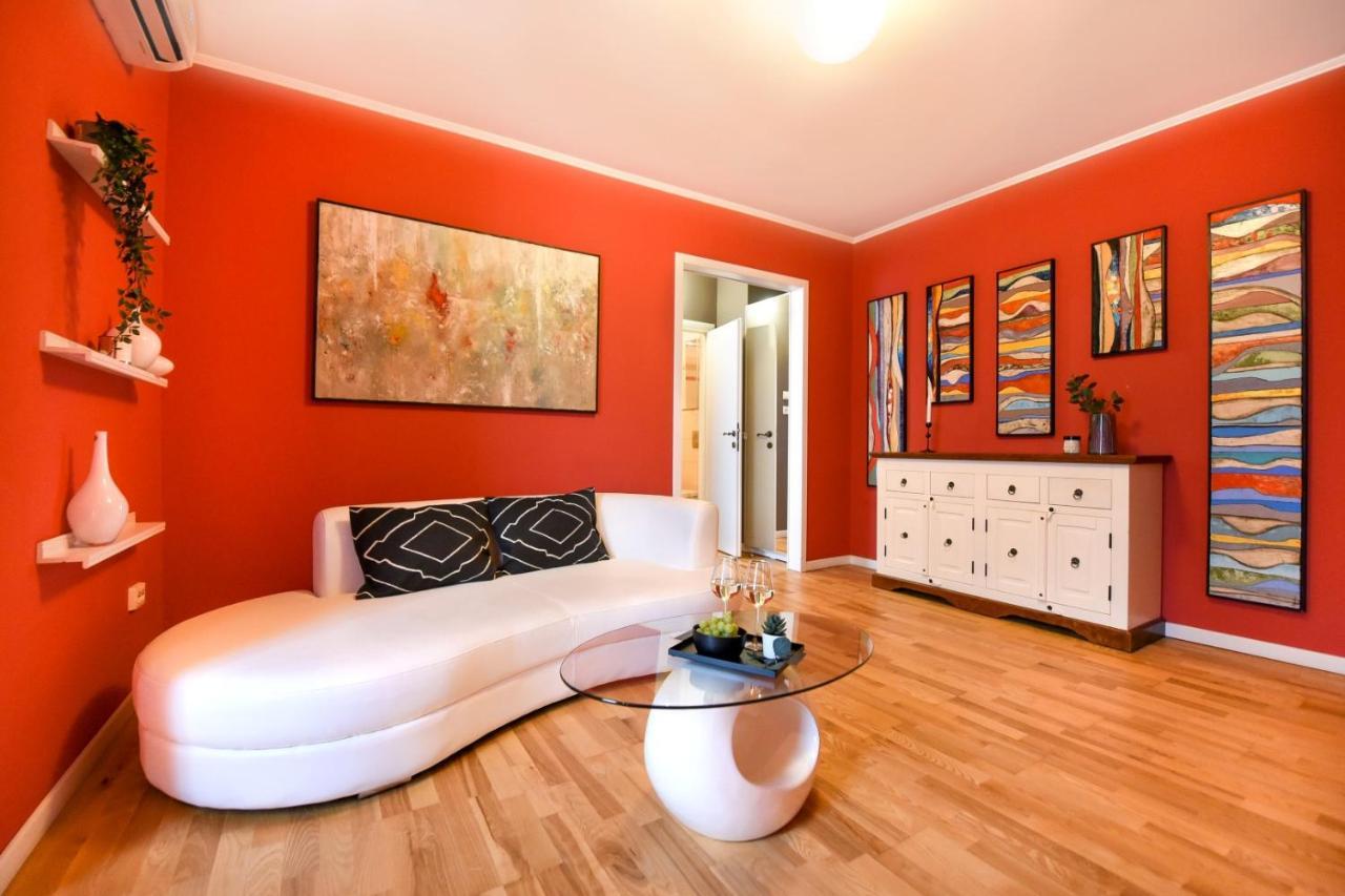 Downtown Oasis: Central Apartments With Cozy Charm Bucharest Exterior photo