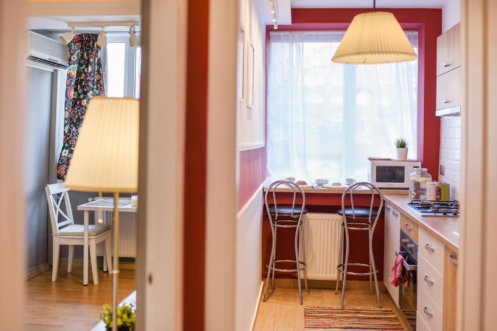 Downtown Oasis: Central Apartments With Cozy Charm Bucharest Room photo